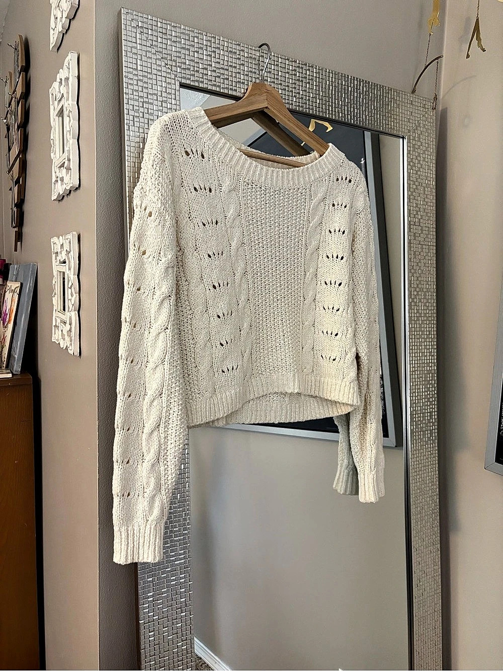 Abercrombie & Fitch Cable Knit Sweater in Cream Size XS Like New